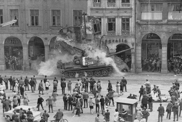 Советские танки в Праге 1968