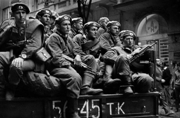 Десантники в Праге Чехословакия 1968