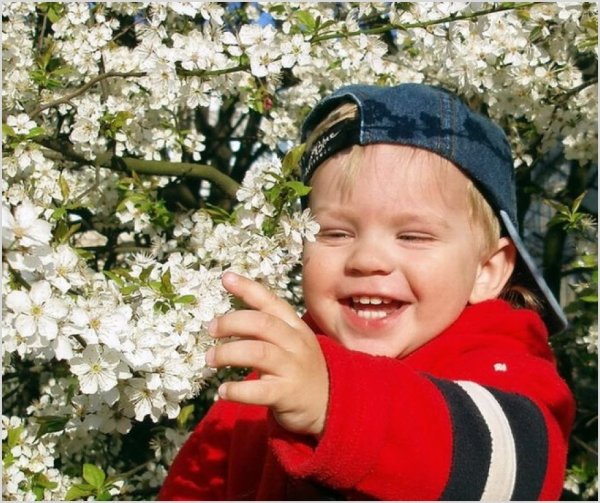 Ребенок улыбка Весна