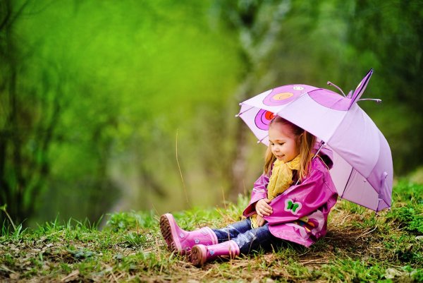 Ребенок с зонтом