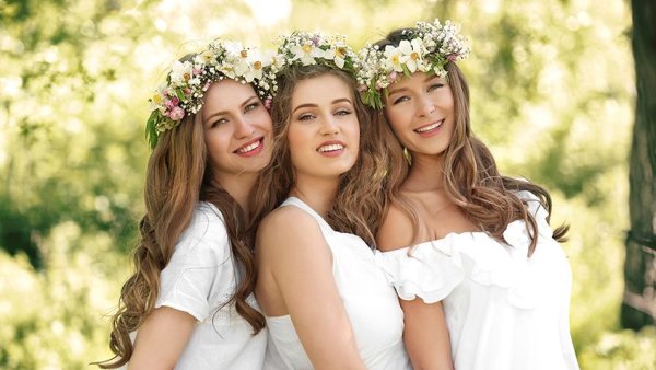 Несколько красивых девушек