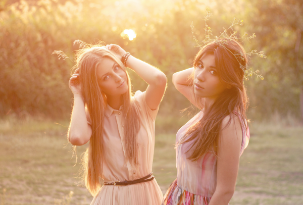 Две девушки