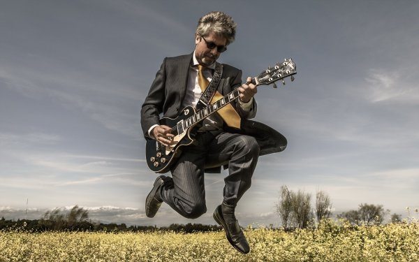 Музыкальные инструменты на природе