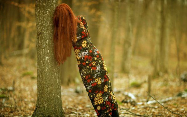 Рыжая девушка лето