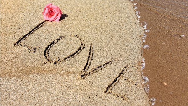 Надпись на песке
