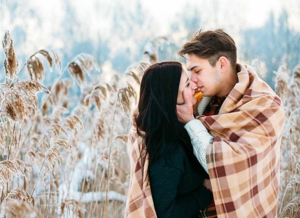 Лавстори на природе весной