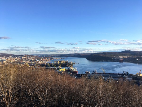 Город Мурманск весной
