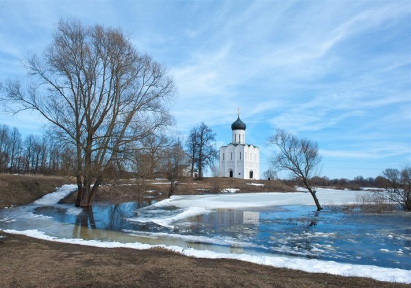 Храм Покрова на Нерли в марте