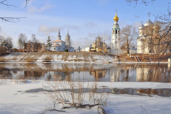Вологодский Кремль и река Вологда