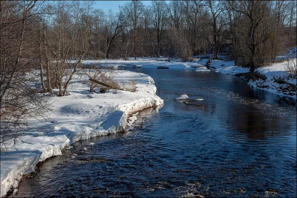 Зима злится на весну