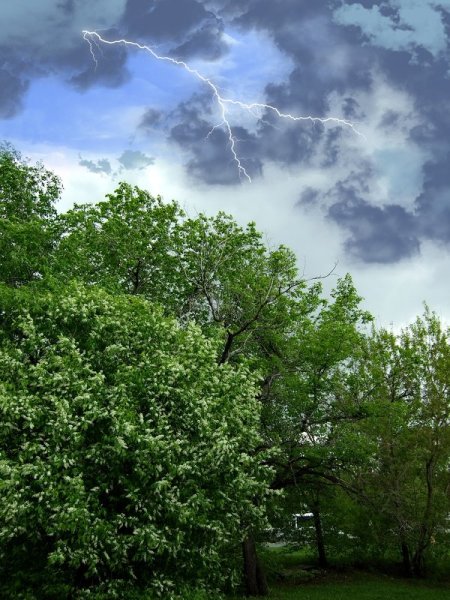 Радуга на грозовом небе