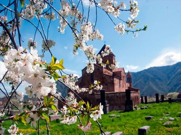 Весенний Ереван