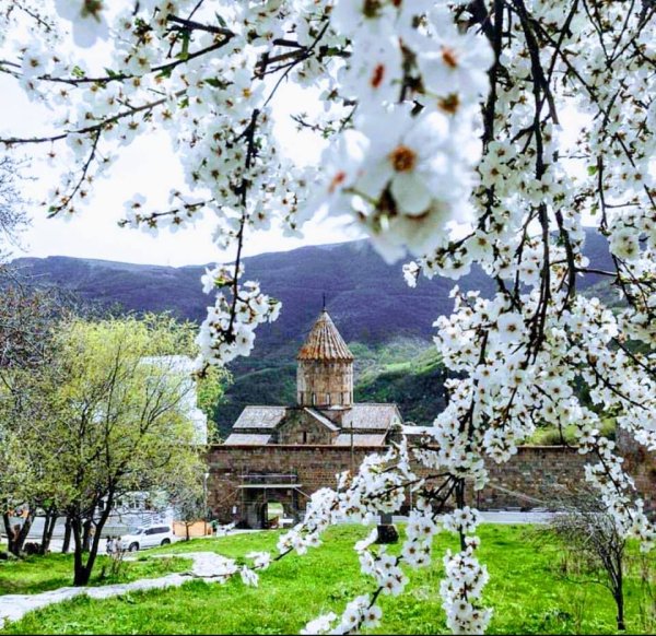 Гарни Армения весной