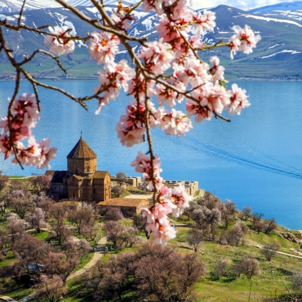 Севан Армения весной