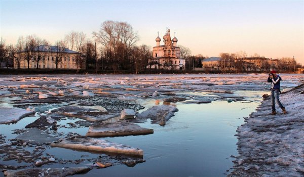 Ледоход на реке Вологда