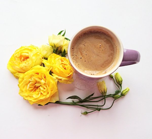 Чашечка кофе на столе