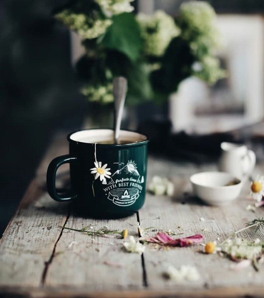 Чашка кофе и дождь за окном