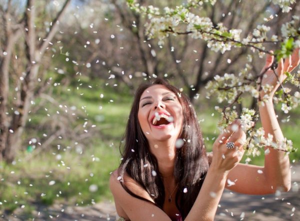 Девушка улыбка Весна