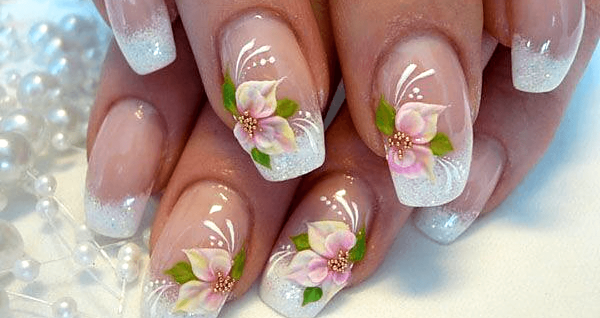 Весенний маникюр с тюльпанами