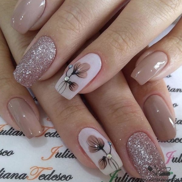 Сиреневый маникюр