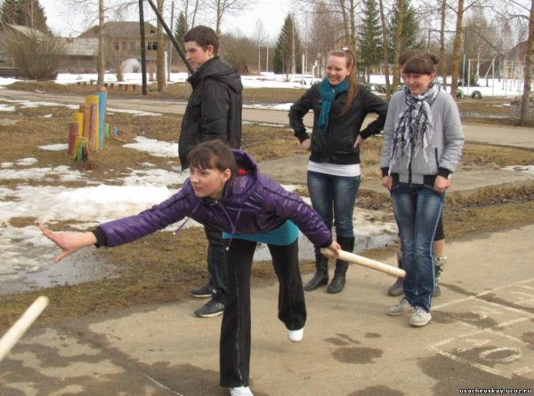 Ребенок в луже