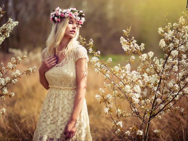 Девушка в цветах