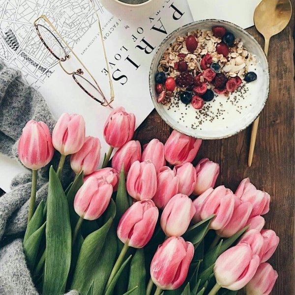 Тюльпаны и кофе стильные