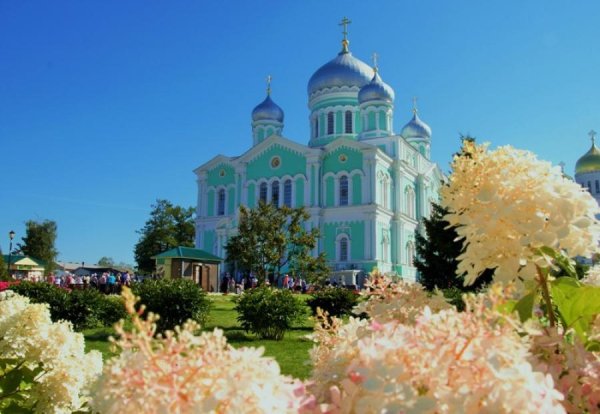 Дивеево монастырь цветы