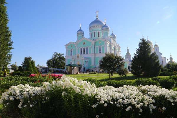 Свято-Дивеевский монастырь цветы