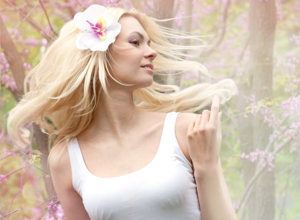 Анастасия Юдина беловолосая