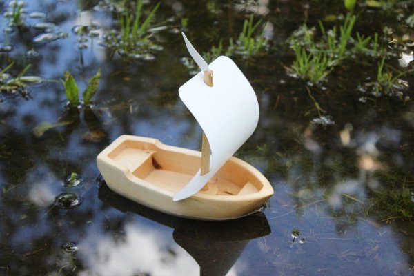 Кораблик из коры