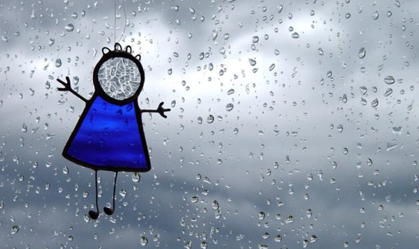 Зонт в луже