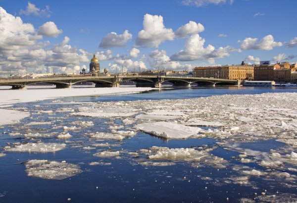 Март СПБ лёд Нева