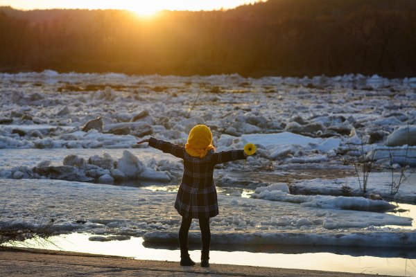 Шагать навстречу весне