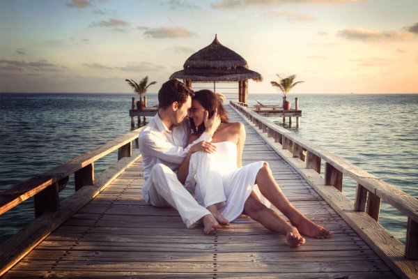 Влюбленные на берегу моря