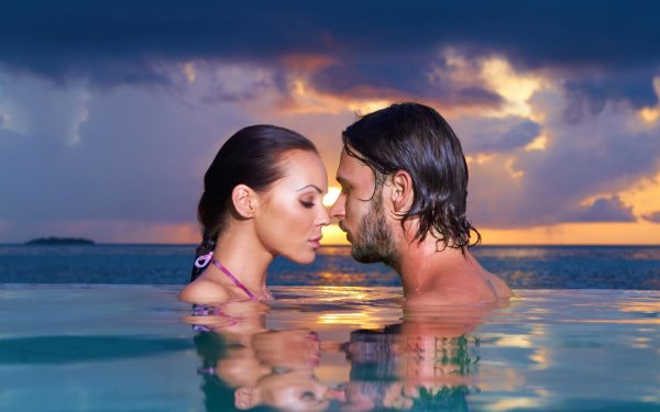 Влюбленные на море