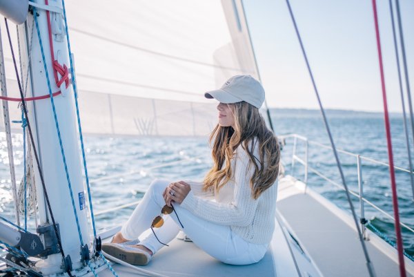 Море яхта девушка