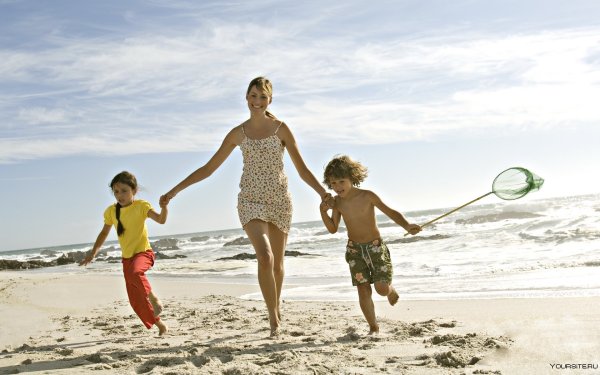 Семья на пляже