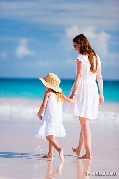 Дочка на море