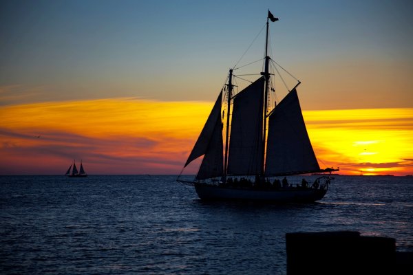 Корабль в море