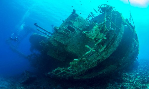 Скелеты моряков на затонувших кораблях