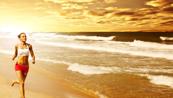 Бег по берегу моря