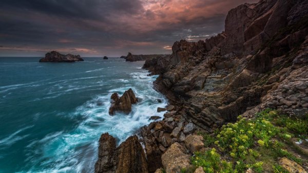 Скалистый берег