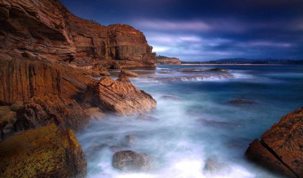 Скалы в воде