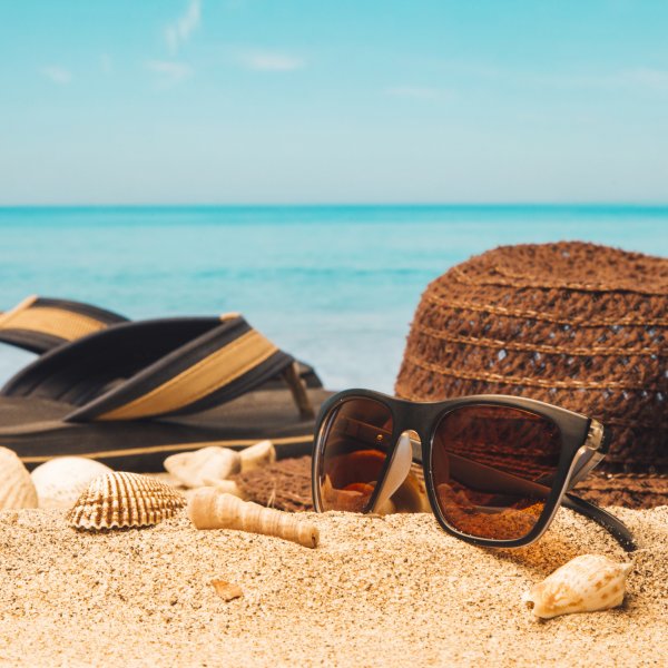 Отдыхающие на пляже