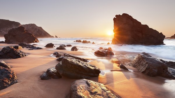 Каменистый берег в Лазаревском