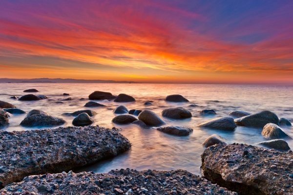 Море камни солнце