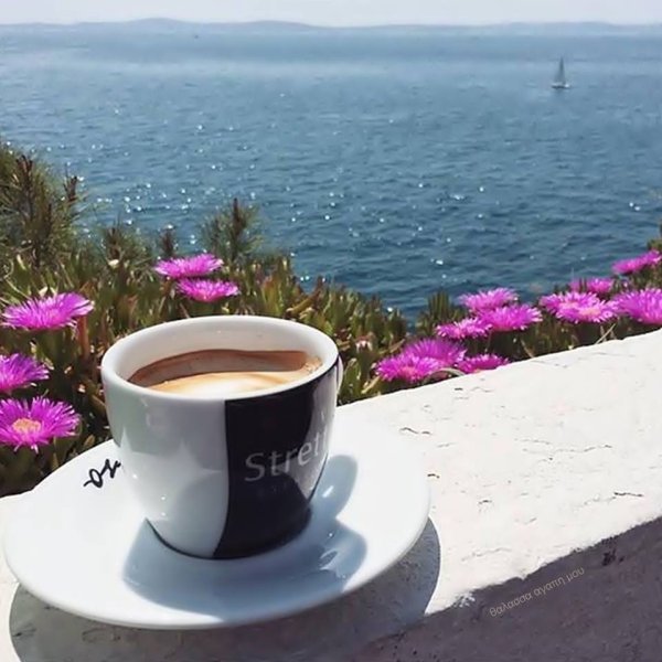 Утро на море с кофе