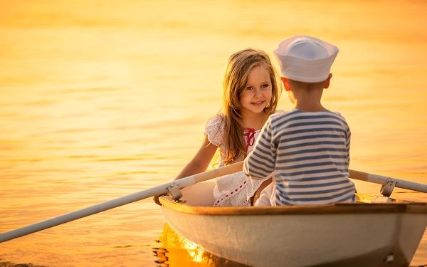 Девочка в лодке