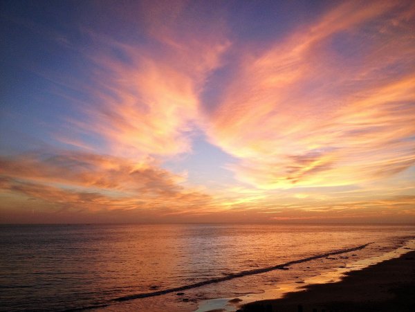 Рассвет над морем